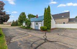 327 W Apple Street, Hastings, MI 49058