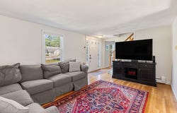 34 Bourne Rd, Plymouth, MA 02360