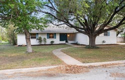 812 George St, Taylor, TX 76574