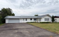 225 1st St. SW, Leeds, ND 58346