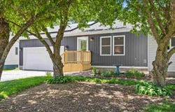 807 S 8th Ave, Washington, IA 52353