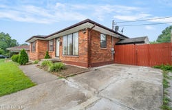 7800 Mackie Ln, Louisville, KY 40214