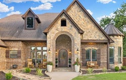210 Woodland Drive, Krugerville, TX 76227