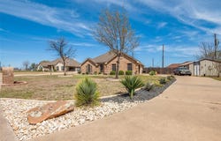 904 Martin, Italy, TX 76651