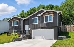 104 MAPLEWOOD Circle, GLENWOOD, IA 51534