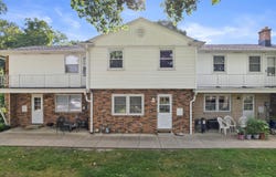 5062 W Colonial Ct, Greenfield, WI 53220