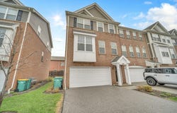 60 Grey Wolf Drive, Wheeling, IL 60090