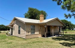 166 County Road 34650, Sumner, TX 75418