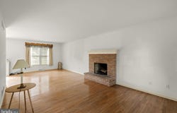 504 SPRING HOLLOW Drive, NEW HOLLAND, PA 17557
