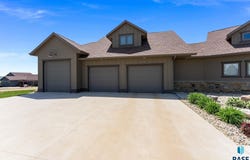48290 Arrowhead Pl, Canton, SD 57013