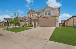 367 Oak Creek Drive, Lavon, TX 75166