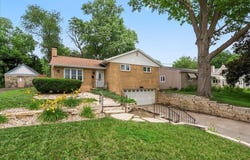 1119 W 12 Street, Cedar Falls, IA 50613