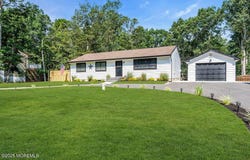 215 Avenue Road, Vincentown, NJ 08088