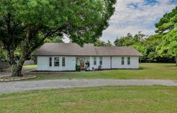 1100 E 6TH Street, Springtown, TX 76082