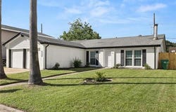 2536 EASTVIEW Drive, Harvey, LA 70058