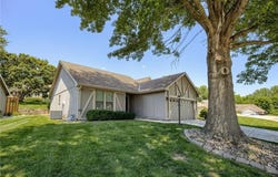 5206 NW 84th Place, Kansas City, MO 64154