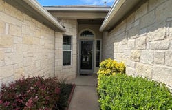 701 Los Robles Rd, Leander, TX 78641