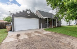 461 W 9th St, Hoisington, KS 67544
