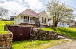 207 Loomis St, Tellico Plains, TN 37385
