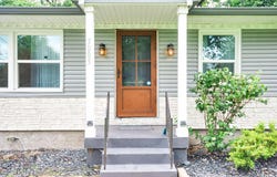 5005 Red Oak Ln, Louisville, KY 40218