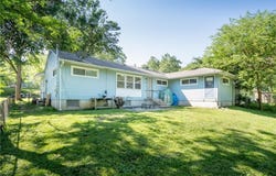 1202 SW Peggy Circle, Lee's Summit, MO 64081