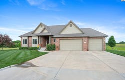 10345 SE Lake Bend Dr, Pratt, KS 67124