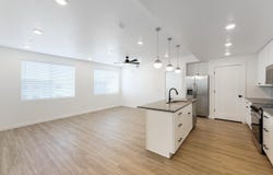 221 N Cliff Side Dr, Hurricane, UT 84737