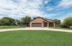 315 Navajo Trail, Gainesville, TX 76240