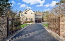 9 Vanderbilt Parkway, Dix Hills, NY 11746