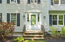 27 Park St, Pepperell, MA 01463