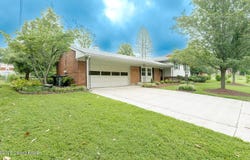 10305 Foxboro Dr, Louisville, KY 40223