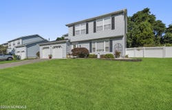 10 Bronia Street, Howell, NJ 07731