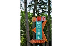 206  W Van Buren, Eureka Springs, AR 72632
