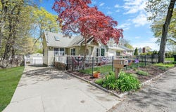 31 Beech Avenue, Farmingville, NY 11738