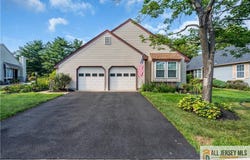 13 Betsy Ross Drive, Monroe, NJ 08831