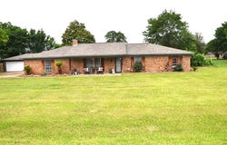 607 Brookhollow, Palestine, TX 75801