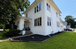 601 E Washington Street, Bloomington, IL 61701