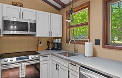 8 Big Boulder Road, Lake Harmony, PA 18624