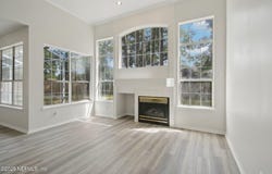 1076 LARKSPUR Loop, Jacksonville, FL 32259