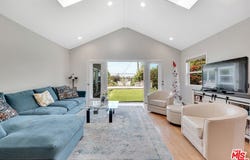 3733 Willowcrest Ave, Studio City, CA 91604