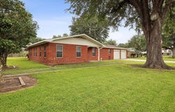 2805 8th St., Port Neches, TX 77651