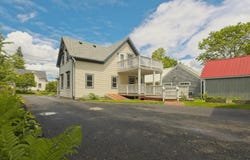 34 Holmes Street, Rockland, ME 04841