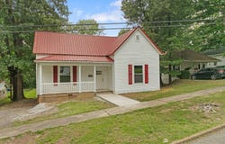 409 N 3rd St, Central City, KY 42330