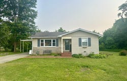706 Wilmar Dr, Carmi, IL 62821