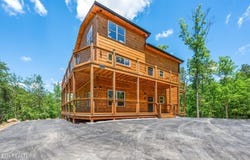 619/623 Dutch Way, Pigeon Forge, TN 37863