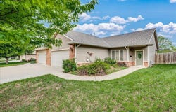 418 W Summit Ave, Augusta, KS 67010