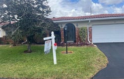 1271 NW 44th St, Deerfield Beach, FL 33064