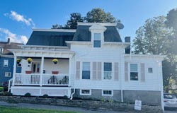 49 Stafford Rd, Fall River, MA 02721