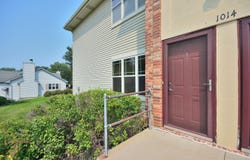 1014 E Woodview Ct, Slinger, WI 53086