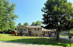 203 N SKYTOP Road, Edinboro, PA 16412